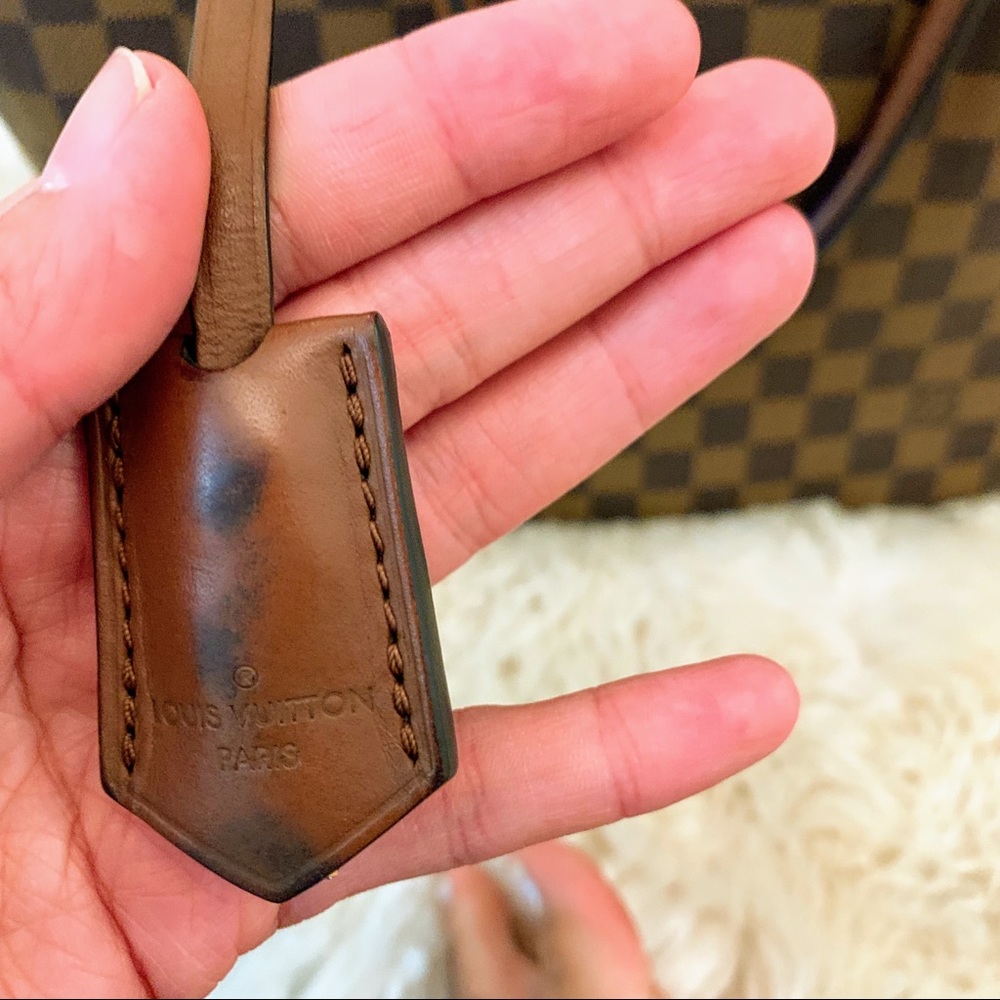 AUTHENTIC Louis Vuitton Belmont Tote Bag - Damier - Picture 7 of 8